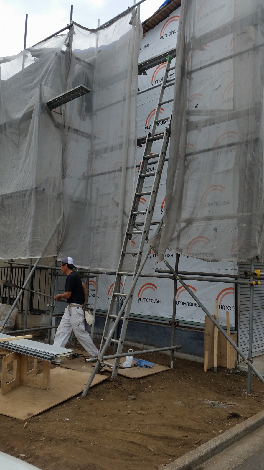 入間市で連棟建て切り離し工事着工中! 株式会社彩建コーポレーション 入間市で連棟建て切り離し工事着工中! 株式会社彩建コーポレーション
